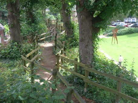 Rees : Ein kurzer Spaziergang auf der ca. 8 m breiten Stadtmauer